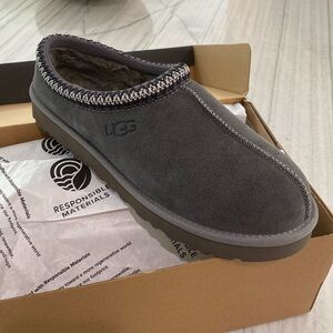 NEW Ugg Men’s Tasman Size 12 slippers - Dark Gray